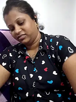sweetqueen143 online show from May 17, 2026, 6:55 am