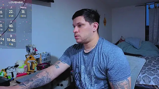 Snapshot of ryden_01 chatting on December 18, 2025, 10:49 pm ryden 01 online show from December 18, 2025, 10:49 pm