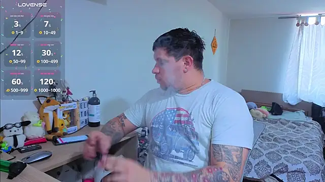 Snapshot of ryden_01 chatting on December 20, 2025, 9:55 pm ryden 01 online show from December 20, 2025, 9:55 pm