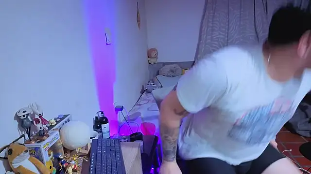 Snapshot of ryden_01 chatting on February 14, 2026, 11:45 pm ryden 01 online show from February 14, 2026, 11:45 pm