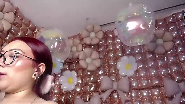 Snapshot of layla_fox chatting on September 30, 2025, 9:53 pm layla fox online show from September 30, 2025, 9:53 pm