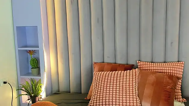 MyApril   online show from October 11, 2025, 11:42 am