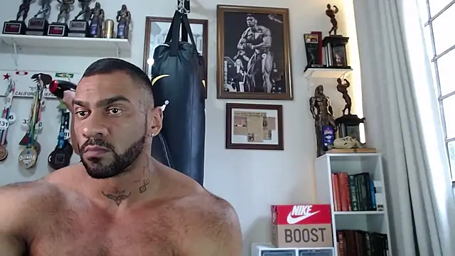 Snapshot of henryhadesflirt chatting on October 30, 2025, 7:47 pm henryhadesflirt online show from October 30, 2025, 7:47 pm