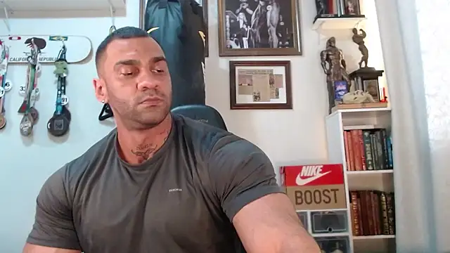 Snapshot of henryhadesflirt chatting on December 21, 2025, 6:04 pm henryhadesflirt online show from December 21, 2025, 6:04 pm