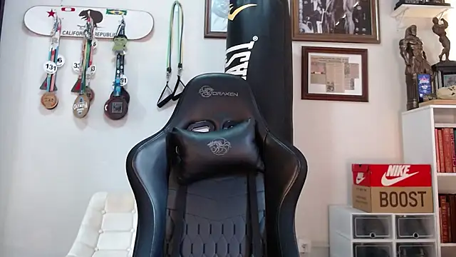 Snapshot of henryhadesflirt chatting on January 6, 2026, 12:20 pm henryhadesflirt online show from January 6, 2026, 12:20 pm