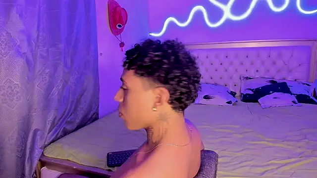 Snapshot of Glader31 chatting on October 16, 2025, 10:00 pm Glader31 online show from October 16, 2025, 10:00 pm