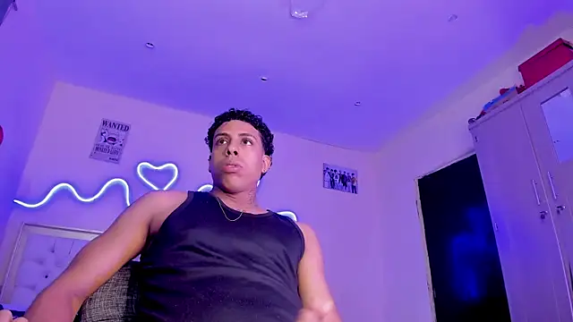 Snapshot of Glader31 chatting on November 17, 2025, 10:37 pm Glader31 online show from November 17, 2025, 10:37 pm