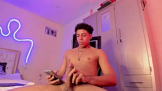 Snapshot of Glader31 chatting on December 3, 2025, 10:19 pm Glader31 online show from December 3, 2025, 10:19 pm