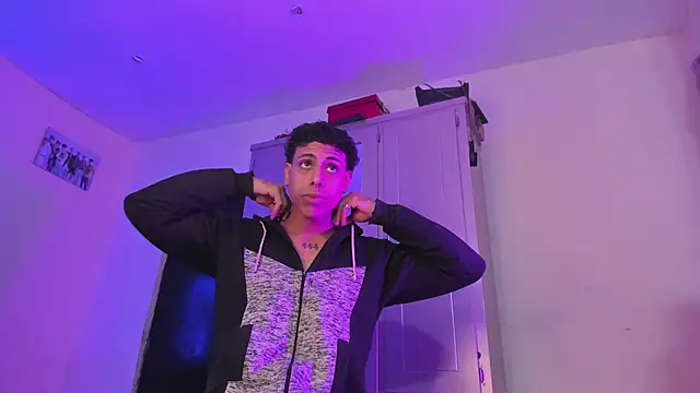 Snapshot of Glader31 chatting on December 13, 2025, 9:42 pm Glader31 online show from December 13, 2025, 9:42 pm