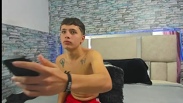 Snapshot of Julian_wolf18 chatting on November 6, 2025, 5:14 pm Julian wolf18 online show from November 6, 2025, 5:14 pm