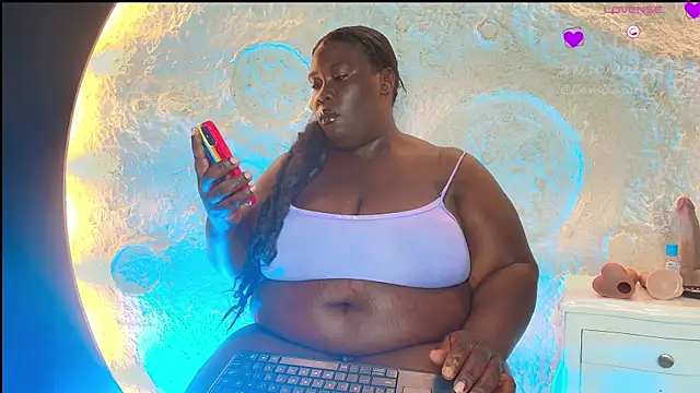 Snapshot of CarolinaGomez_ chatting on October 27, 2025, 7:29 pm CarolinaGomez online show from October 27, 2025, 7:29 pm