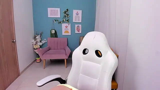 Snapshot of Victoria_Jonnesss chatting on November 4, 2025, 11:42 am Victoria Jonnesss online show from November 4, 2025, 11:42 am