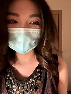 fioralba online show from October 13, 2025, 8:31 pm