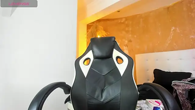 ZOE ROSE4 online show from September 26, 2025, 8:46 pm