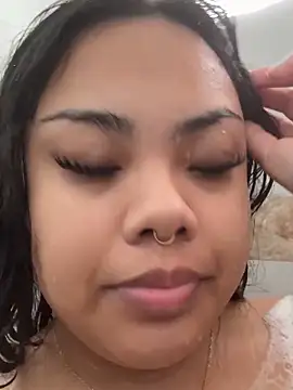 kiaradanielaxx online show from November 16, 2025, 8:36 pm