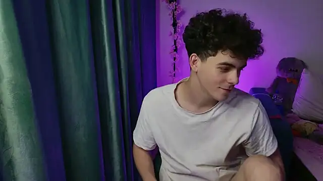 dreamgonetan online show from October 6, 2025, 8:50 pm