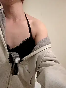 takusaki223 online show from November 15, 2025, 2:46 pm