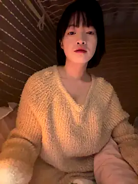 Snapshot of Tramy_xx chatting on October 14, 2025, 2:12 am Tramy xx online show from October 14, 2025, 2:12 am