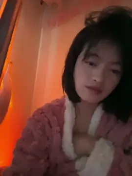 Snapshot of Tramy_xx chatting on March 16, 2026, 6:17 am Tramy xx online show from March 16, 2026, 6:17 am