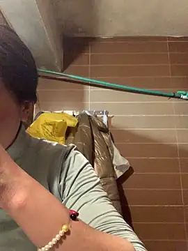 Snapshot of Halyy_xx chatting on February 24, 2026, 1:36 am Halyy xx online show from February 24, 2026, 1:36 am