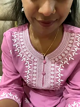Snapshot of hottyanu03 chatting on September 27, 2025, 10:42 am hottyanu03 online show from September 27, 2025, 10:42 am