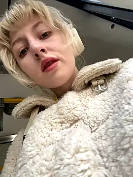 Snapshot of RonnieKiss chatting on October 23, 2025, 2:55 am RonnieKiss online show from October 23, 2025, 2:55 am