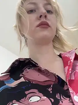 Snapshot of RonnieKiss chatting on November 13, 2025, 3:27 am RonnieKiss online show from November 13, 2025, 3:27 am