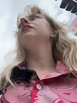 Snapshot of RonnieKiss chatting on November 17, 2025, 4:29 am RonnieKiss online show from November 17, 2025, 4:29 am