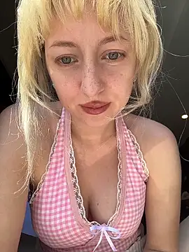 Snapshot of RonnieKiss chatting on December 1, 2025, 6:40 am RonnieKiss online show from December 1, 2025, 6:40 am