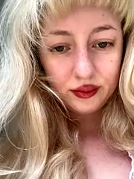 Snapshot of RonnieKiss chatting on December 15, 2025, 3:55 am RonnieKiss online show from December 15, 2025, 3:55 am