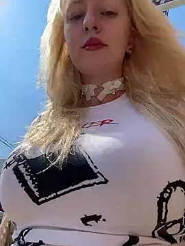 Snapshot of RonnieKiss chatting on January 11, 2026, 5:23 am RonnieKiss online show from January 11, 2026, 5:23 am