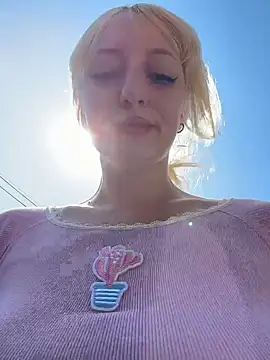 Snapshot of RonnieKiss chatting on February 6, 2026, 6:40 am RonnieKiss online show from February 6, 2026, 6:40 am