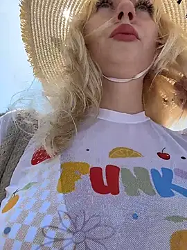 Snapshot of RonnieKiss chatting on February 7, 2026, 5:55 am RonnieKiss online show from February 7, 2026, 5:55 am