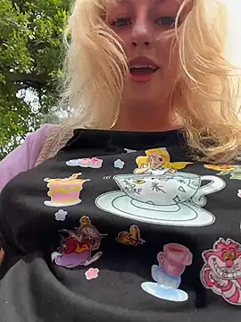 Snapshot of RonnieKiss chatting on February 8, 2026, 8:18 am RonnieKiss online show from February 8, 2026, 8:18 am