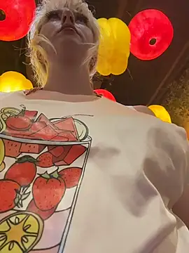 Snapshot of RonnieKiss chatting on March 1, 2026, 8:49 am RonnieKiss online show from March 1, 2026, 8:49 am