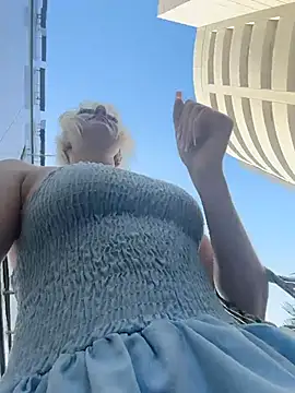 Snapshot of RonnieKiss chatting on March 7, 2026, 9:39 am RonnieKiss online show from March 7, 2026, 9:39 am