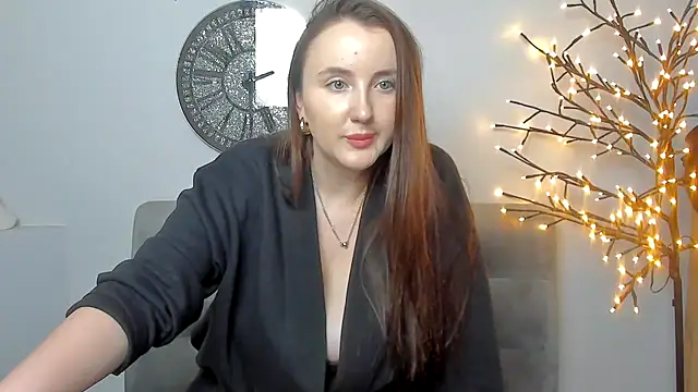 Snapshot of LilaWinks chatting on December 17, 2025, 1:17 pm LilaWinks online show from December 17, 2025, 1:17 pm