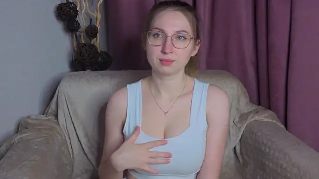 Snapshot of DaliaRadtke chatting on November 19, 2025, 6:19 pm DaliaRadtke online show from November 19, 2025, 6:19 pm