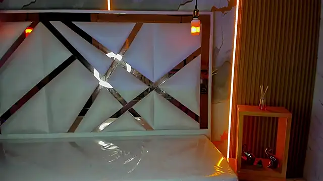 mia tf online show from November 15, 2025, 1:07 pm