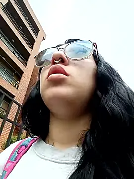 Snapshot of CAROLINA_17- chatting on October 14, 2025, 1:45 pm CAROLINA 17- online show from October 14, 2025, 1:45 pm