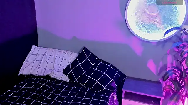 Emmy  Smith online show from November 23, 2025, 6:57 am