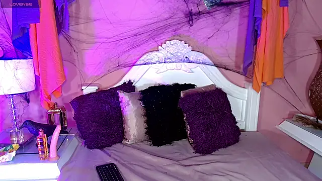  IsabellaRousse online show from October 18, 2025, 7:47 pm