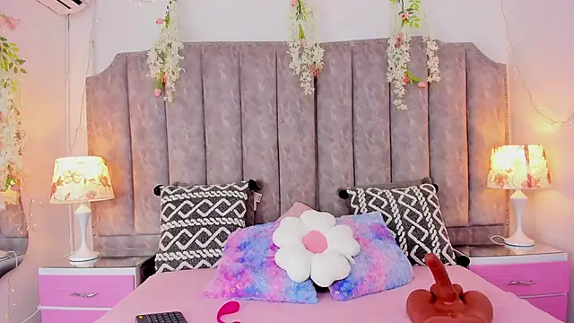 JadeBennett  online show from October 25, 2025, 4:31 am