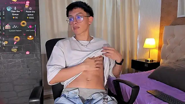 liam twiink online show from September 30, 2025, 7:41 pm