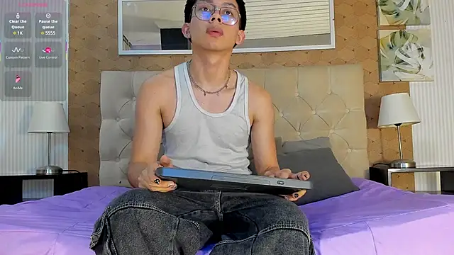 liam twiink online show from October 4, 2025, 7:23 pm