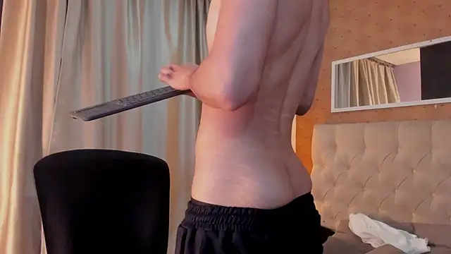 liam twiink online show from March 4, 2026, 3:23 am