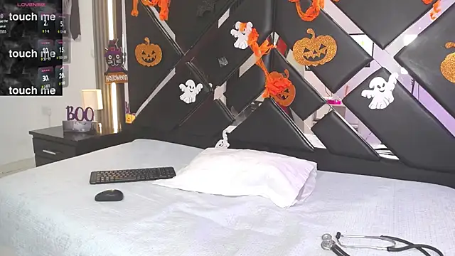 oblivionlove online show from October 27, 2025, 8:57 pm