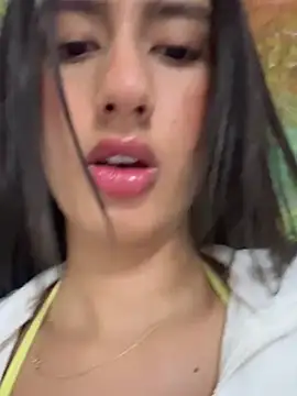 Julieta Duque online show from August 4, 2026, 3:21 am