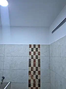 daniela crozee  online show from December 15, 2025, 1:21 am