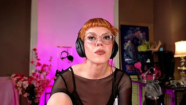 tacodeluxxxe online show from May 17, 2026, 12:19 am